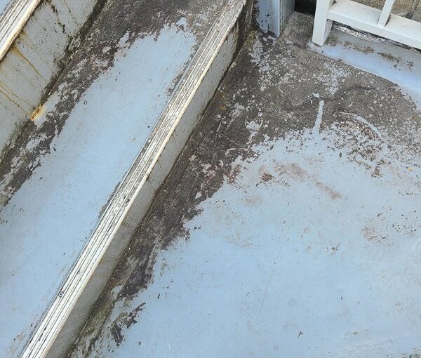 愛知県春日井市　階段塗装　鉄骨階段塗装の工程　錆びの放置は危険です! (2)