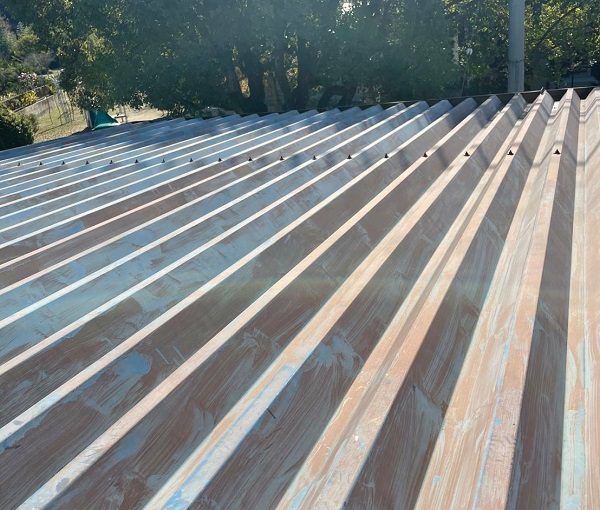愛知県一宮市　屋根塗装　折板屋根　ケレン作業とは (1)