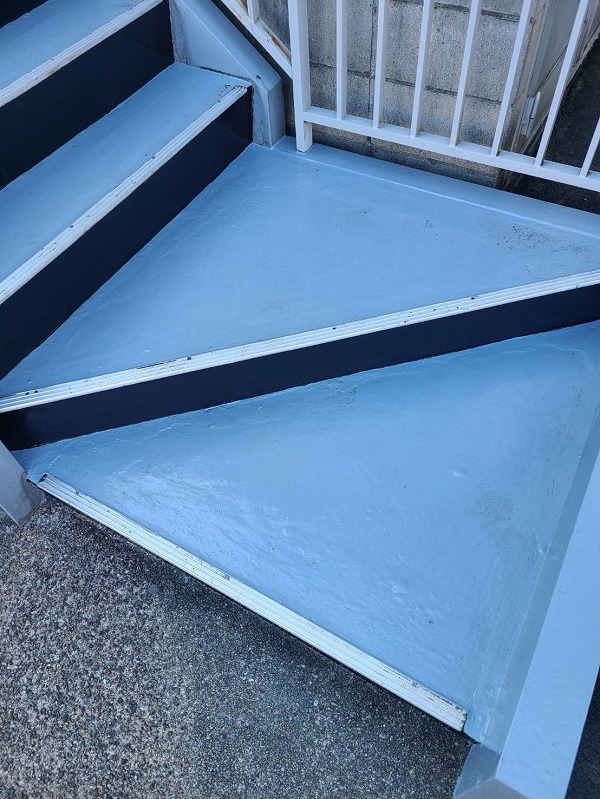 愛知県春日井市　階段塗装　鉄骨階段塗装の工程　錆びの放置は危険です! (1)