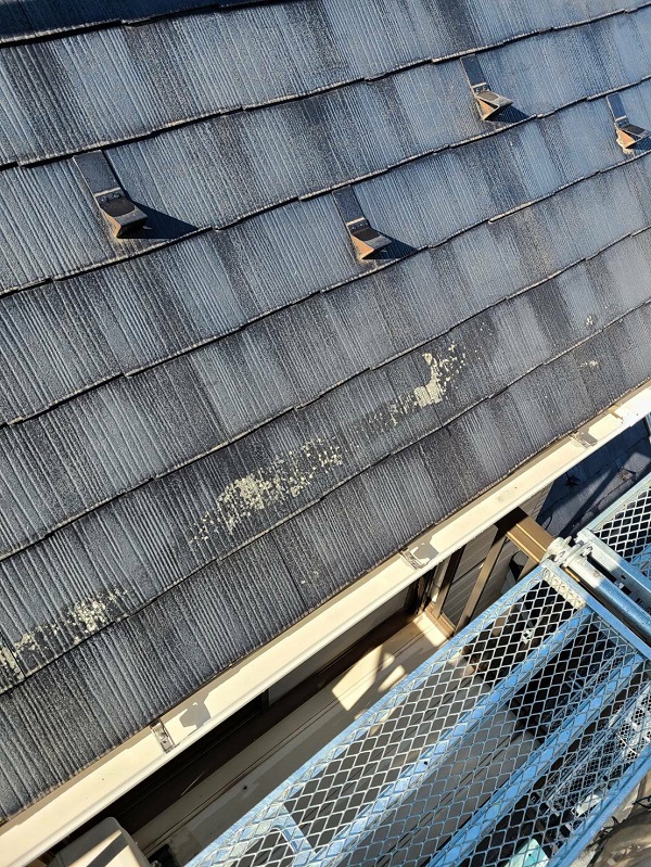 愛知県稲沢市　屋根塗装　施工前の状態　劣化症状　カビや苔は、防水効果が低下している証拠です!